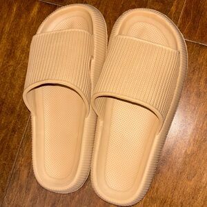Beige/Nude Pool slides